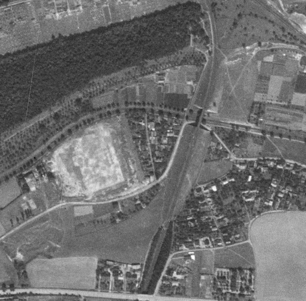 nouzova-kolonie-pred-mostem-letecky-snimek-1953