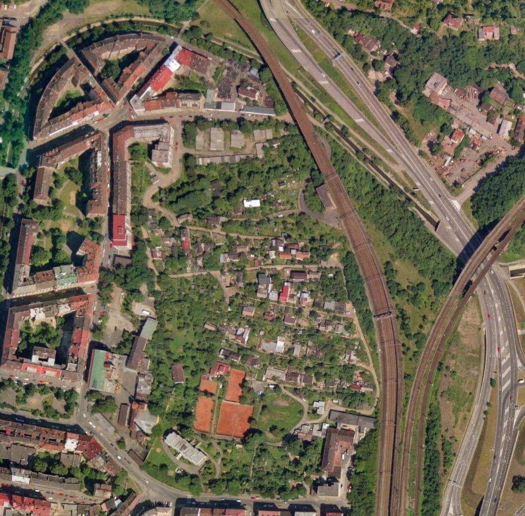 nouzova-kolonie-na-hajku-letecky-snimek-1996