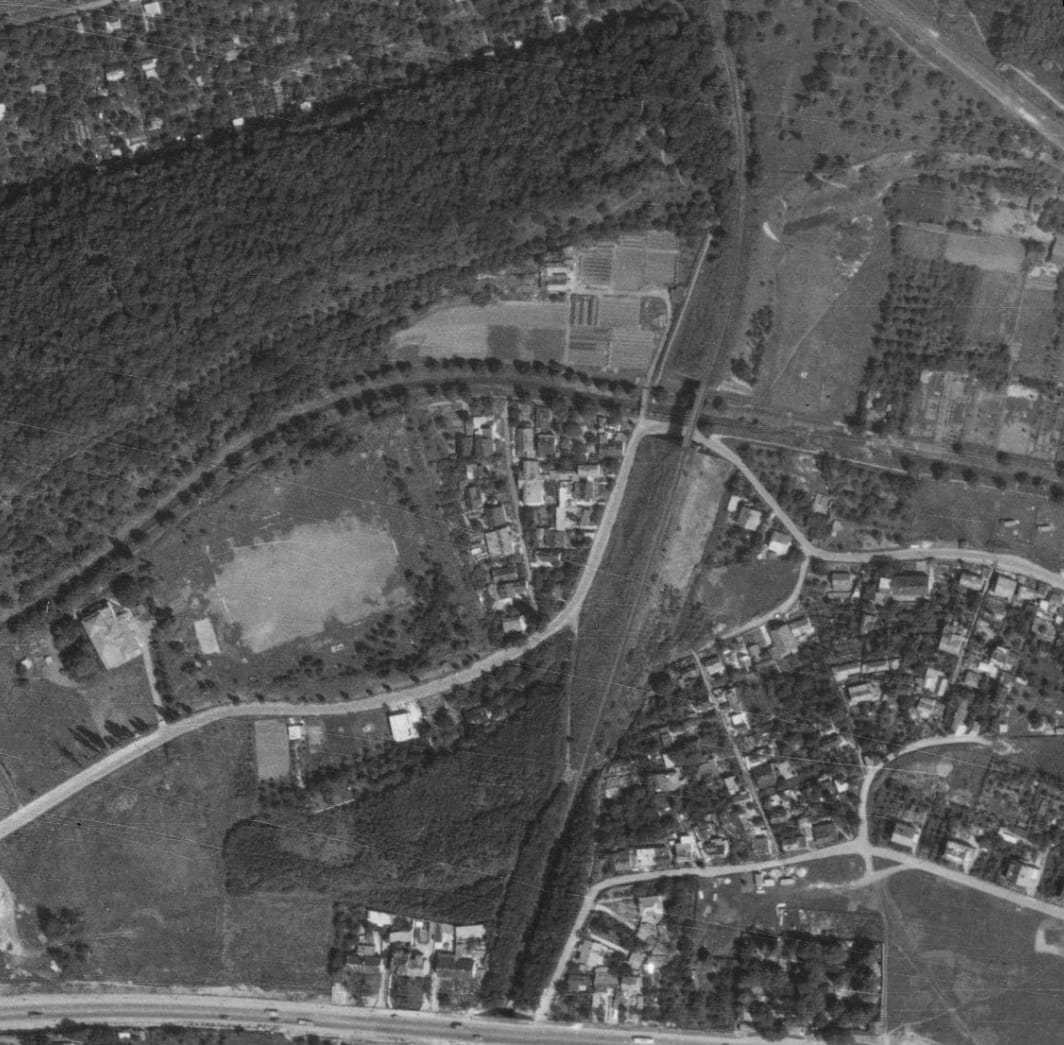 nouzova-kolonie-pred-mostem-letecky-snimek-1975