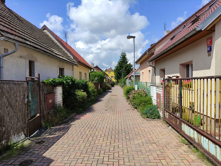 nouzova-kolonie-nouzov-domy